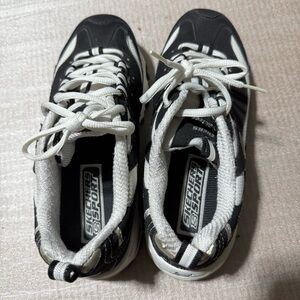 Skechers Womens Black White Sport Shoes Size 8 Activewear Outdoor Casual Trendy